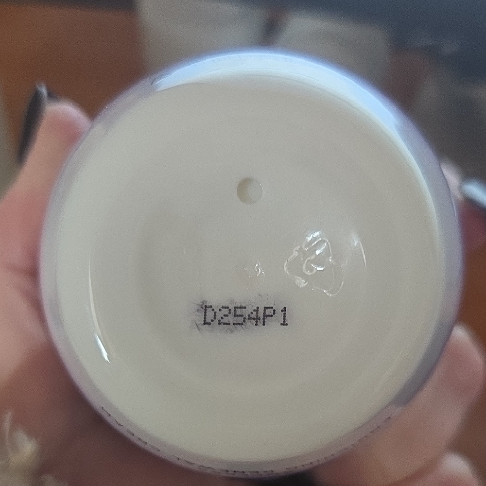 Tatcha Ageless Renewal Cream in Black and Gold. TESTER. - Picture 3 of 6